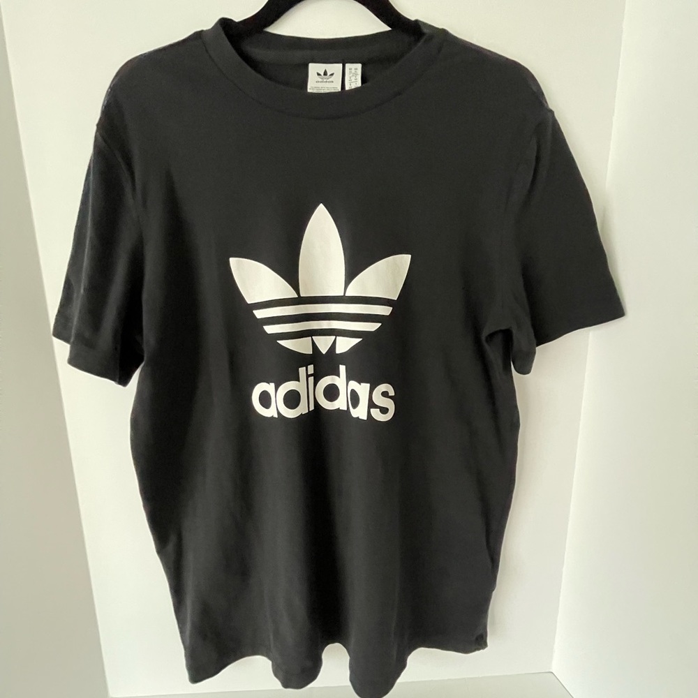 ✨Women Adidas top✨